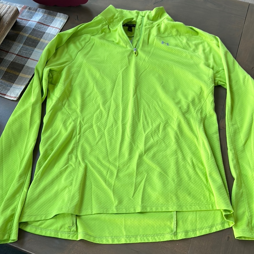 Under armour heat gear athletic top